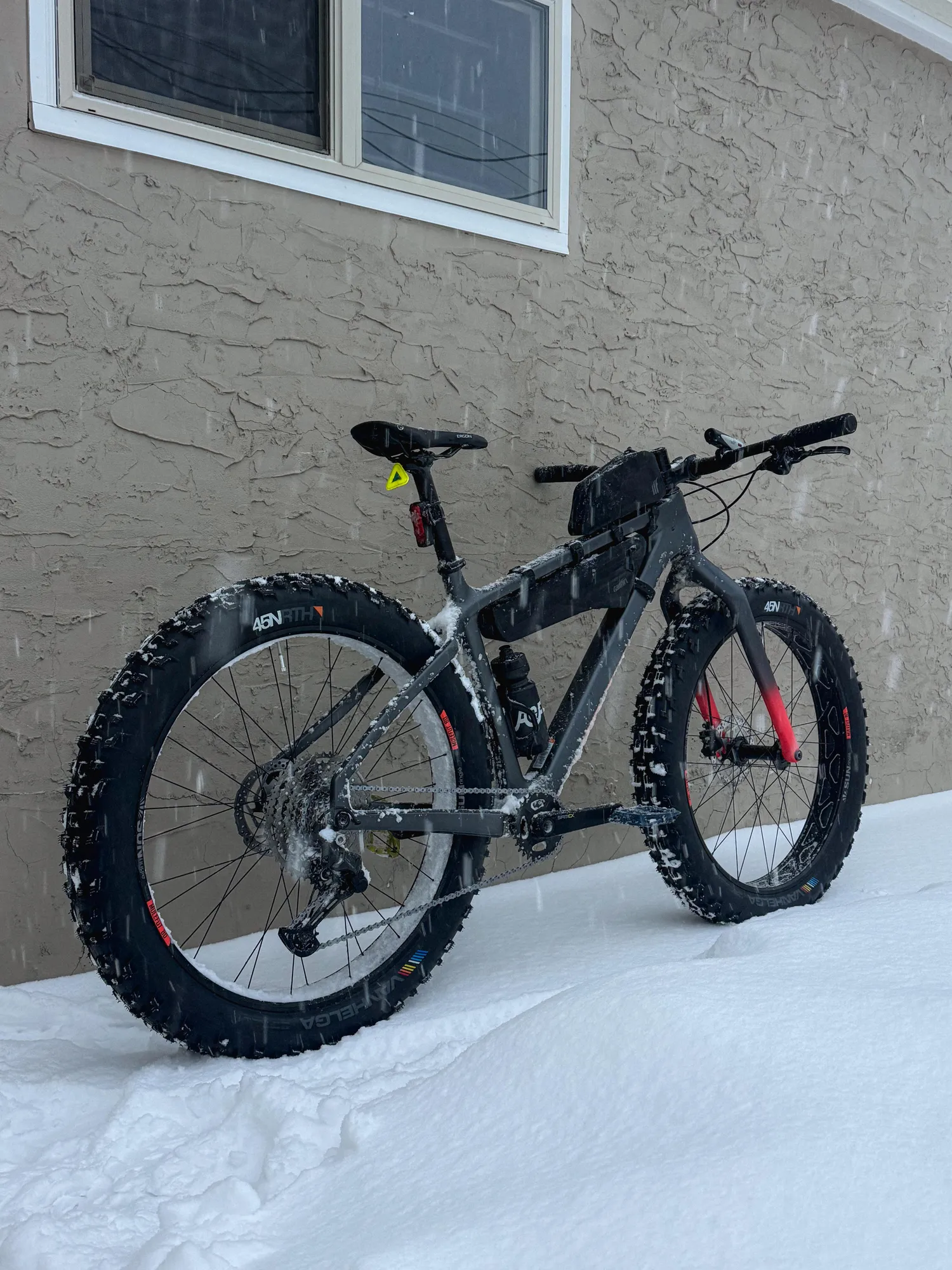 Built my first fat bike yesterday. Maiden voyage into the snow storm today 🤘