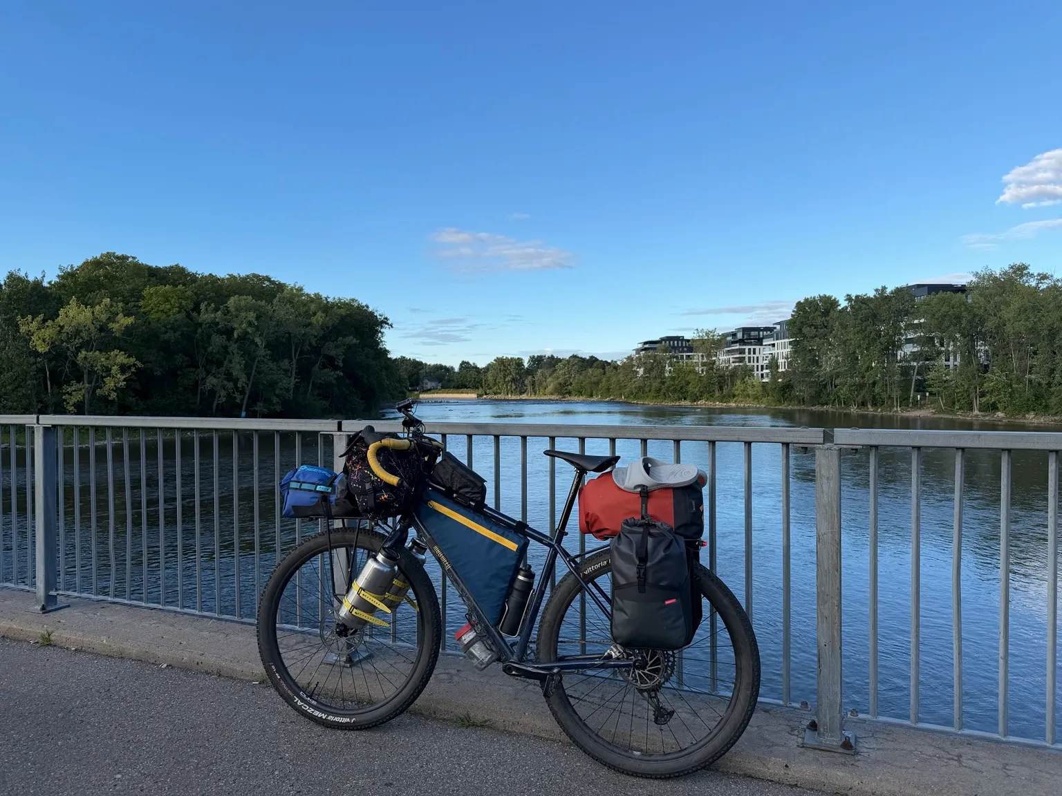 Good evening from Oka! I left shortly after my day of work. The plan is 14 days of riding. The destinations are the Pontiac (western Quebec…